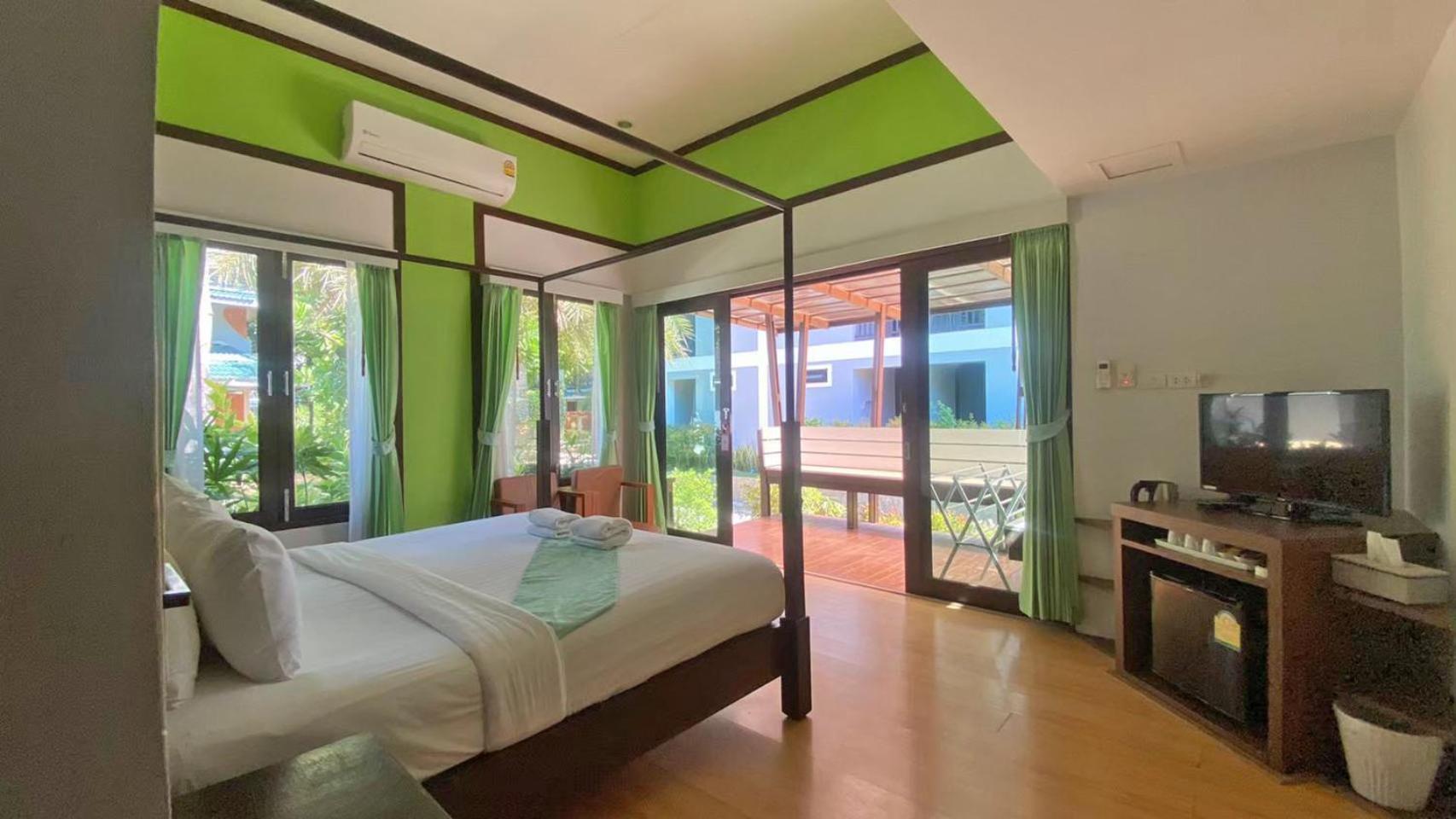 Phi Phi Andaman Beach Resort Room photo